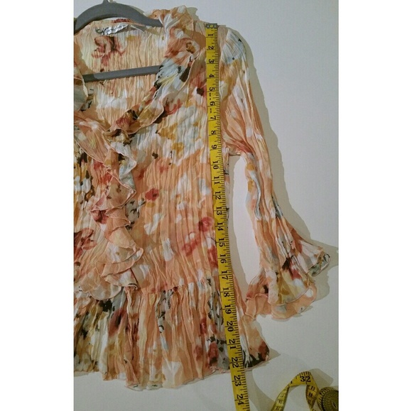 Crinkle Ruffled Button Down Top size Medium - Picture 4 of 6